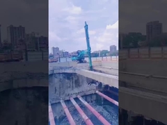 Excavateur à bras télescopique à trois sections