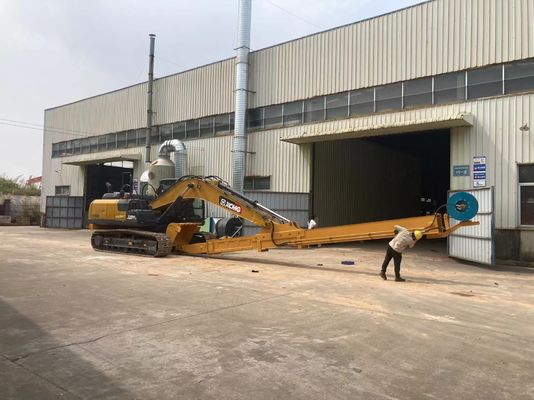 Excavatrice à bras télescopique réglable en longueur