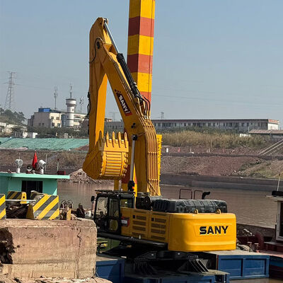Excavateur à bras long conçu pour une portée étendue et une durabilité supérieure