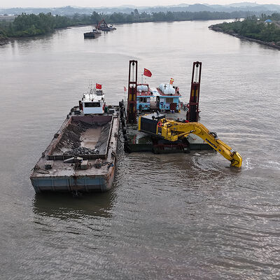 Excavateur étendu à bras long
