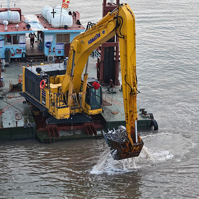 Excavatrice à longue portée